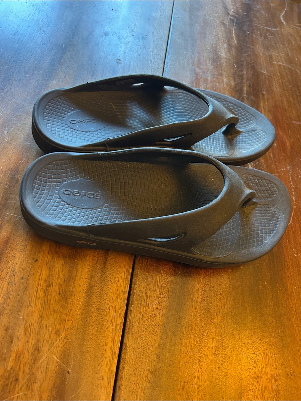 OOFOS Men's Black Flip-Flop Sandals